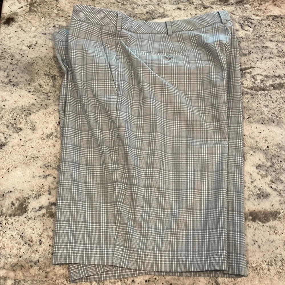 Men’s shorts excellent condition - Picture 5 of 5